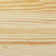 Oberflächendetail des Einzelbett JANA Kiefer Massivholz mit natur lackierter Holzstruktur und Maserung.