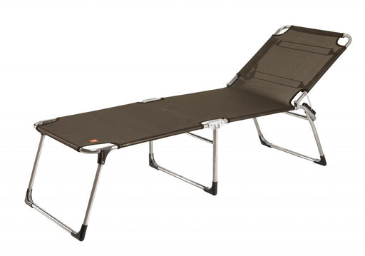 Sonnenliege AMIGO 40 PLUS mit dunkelbraunem Kunststoffgewebebezug, verstellbarer Rückenlehne und Aluminium-Gestell.