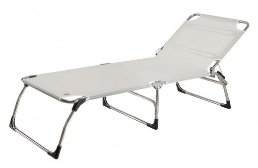 Sonnenliege AMIGO BIG von FIAM mit silbernem Aluminium-Gestell und hellbeiger Textilene-Fläche in Gesamtansicht.