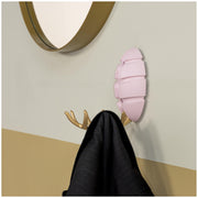 Spinder BUG Garderobe in Silky Taupe mit goldfarbenen Geweihen und einem Mantel