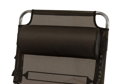 Fiam Nackenrolle zu Amigo Sonnenliege mit schwarzem Mesh-Bezug und silbernem Metallgestell, Detailaufnahme.