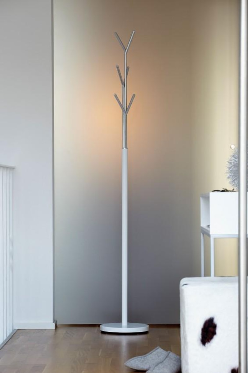 Kleiderständer LONDON Design Garderobe verchromt von Jan Kurtz mit weißem Ständer und verchromten Ästen in Gesamtansicht.