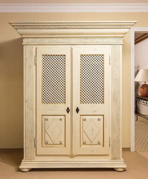 Schrank Dielenschrank LOIRE mit zwei Türen, Gittermustern und Diamantprägung in Creme-Weiß, Frontansicht.