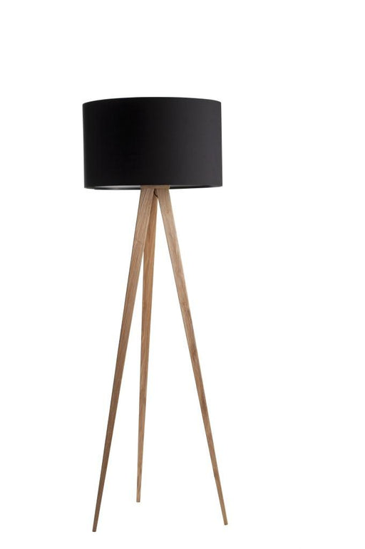 Stehleuchte TRIPOD WOOD BLACK mit schwarzem Schirm und dreibeinigem Gestell aus Eiche natur, Gesamtansicht.
