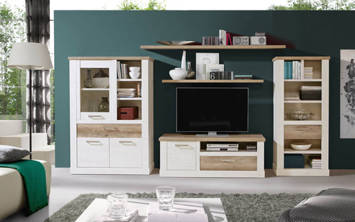Wohnzimmerschrank DURO 5-tlg in Pinie weiß mit Eiche-Absetzungen, Gesamtansicht der Wohnwand mit TV-Lowboard und seitlichen Vitrinen.