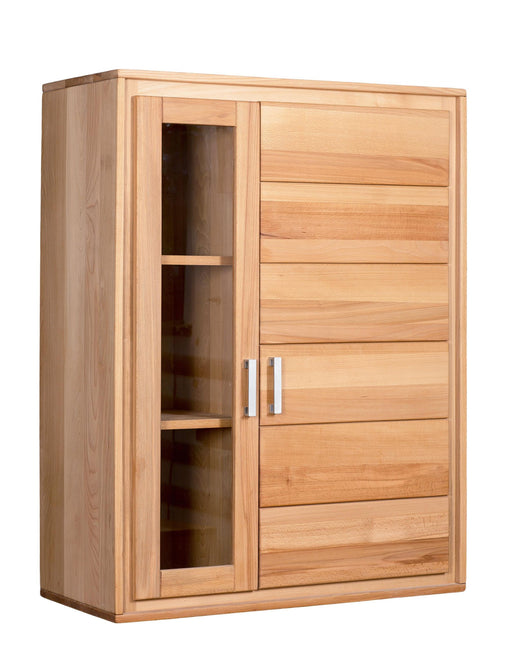 Hängevitrine Genf 2-türig Kernbuche mit Glastür links und Lamellentür rechts in Gesamtansicht.