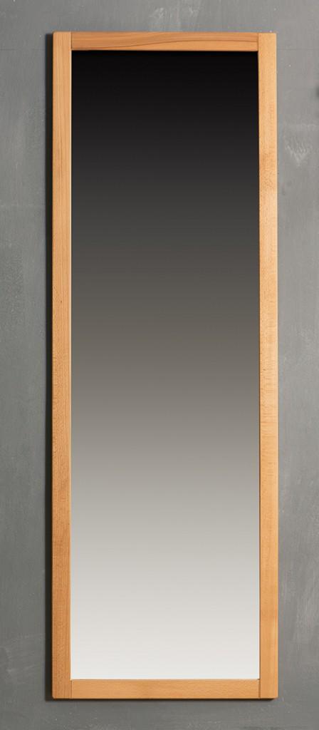 Spiegel 61 x 180 cm Genf mit schmalem Kernbuche-Massivholzrahmen in Gesamtansicht.