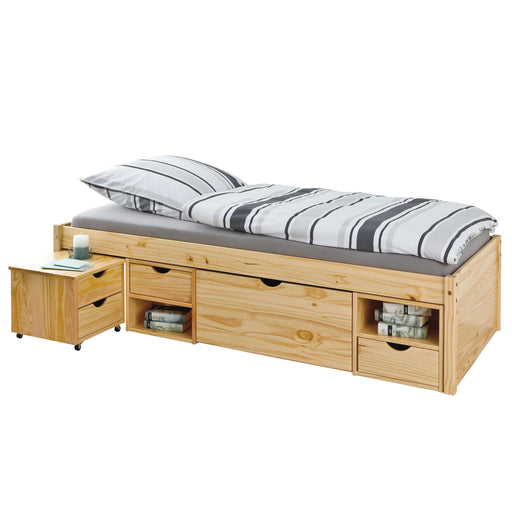 Funktionsbett Claas 90 x 200 aus Kiefer massiv mit gestreifter Bettwäsche, Kissen und integriertem Stauraum in Gesamtansicht.