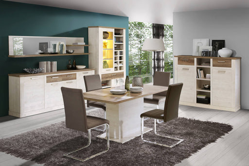Esszimmer DURO Set 5-tlg in Pinie weiß antik mit Esstisch, Stühlen und Anrichten in Gesamtansicht.