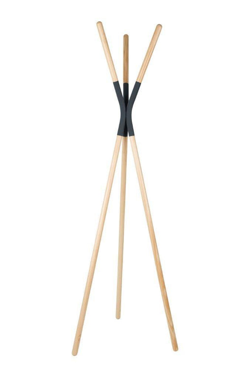Design Kleiderständer PINNACLE grau von Zuiver mit drei Holzbeinen und schwarzer Metallmanschette in Gesamtansicht.