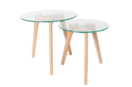 Gesamtansicht des Runden Glas Beistelltisch BROR 2er Set mit runden Glastischplatten und vier Holzbeinen.