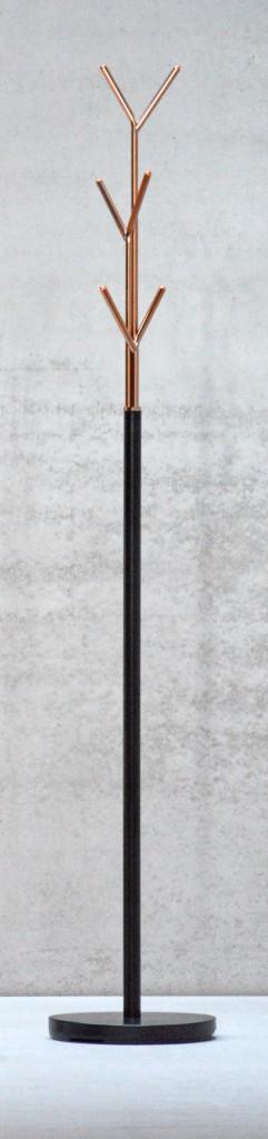 Kleiderständer LONDON Schwarz/Kupfer in Gesamtansicht mit schwarzem Ständer und kupferfarbenen Ast-Armen.