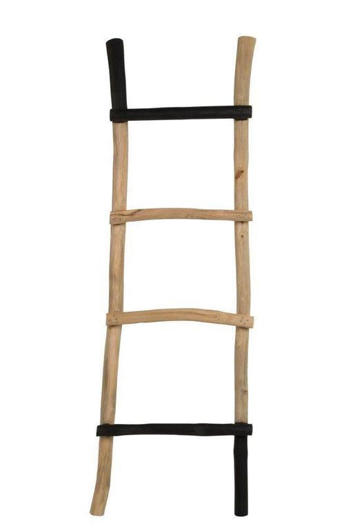 Multitalent Ladder Rack HARRY Leiter aus Teak in Gesamtansicht mit natur- und schwarzfarbigen Sprossen.