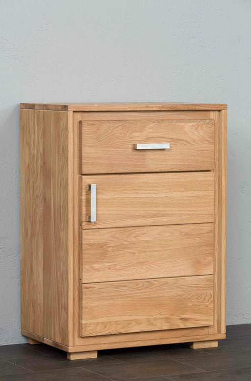 Sideboard Anrichte Basel 1-türig Wildeiche Massivholz geölt in Gesamtansicht von vorne mit einer Tür und Schublade.