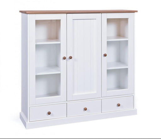 Vitrine Westerland 3-türig im Landhausstil mit weißen Türen, brauner Arbeitsplatte und Schubladen.