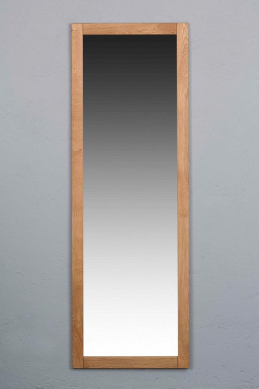 Spiegel 61 x 180 cm Basel mit Rahmen aus Wildeiche Massivholz in Gesamtansicht.