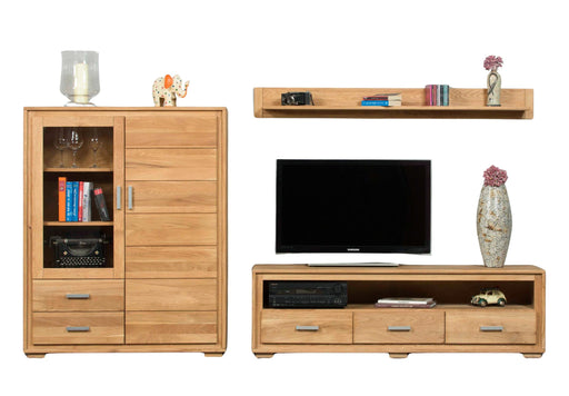 Wohnwand Basel Set V in Wildeiche Massivholz geölt, bestehend aus Vitrinenschrank, Lowboard und Wandregal in Gesamtansicht.