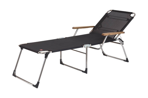 Sonnenliege Amigo 40 Plus mit Armlehne in Schwarz mit silbernem Aluminium-Gestell in Gesamtansicht.