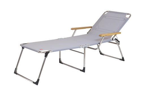 Sonnenliege Amigo 40 Plus mit grauem Bezug, Aluminium-Gestell und verstellbarer Rückenlehne in Gesamtansicht.