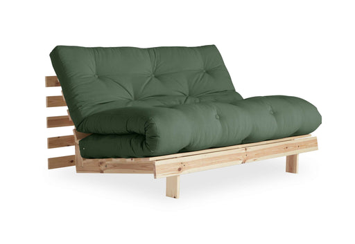 Schlafsofa ROOTS 140 cm mit Kiefer-Massivholzgestell und olivgrünem Baumwoll-Polyester-Bezug, Gesamtansicht von der Seite.