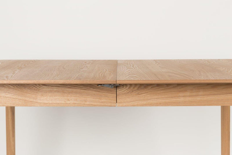 Esstisch GLIMPS von ZUIVER 120 x 80 ausziehbar Esche lackiert