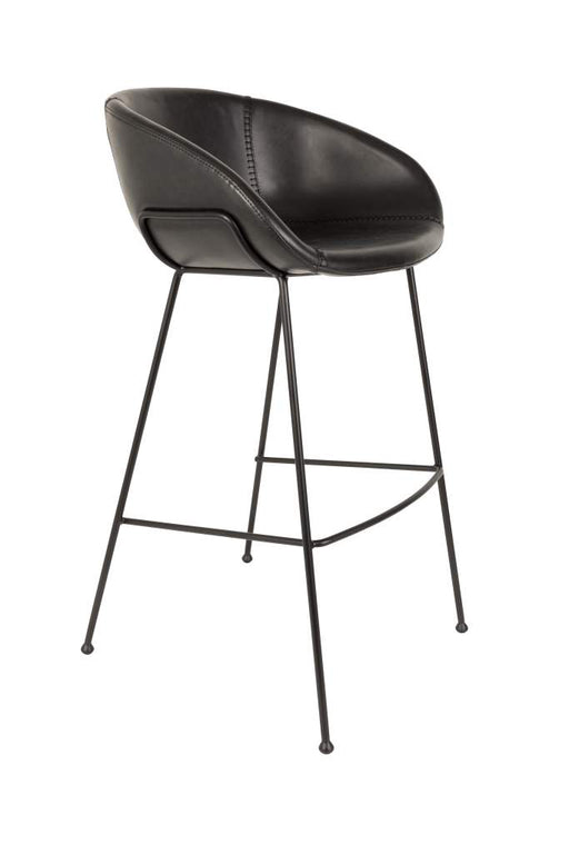 Barhocker FESTON BLACK von ZUIVER mit geschwungener schwarzer Sitzschale und schlanken Metallbeinen, Gesamtansicht.