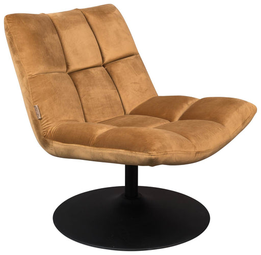 Lounge Sessel BAR VELVET GOLDEN BROWN mit gesteppter Rückenlehne und rundem schwarzem Metallfuß in Goldbraun, Gesamtansicht.