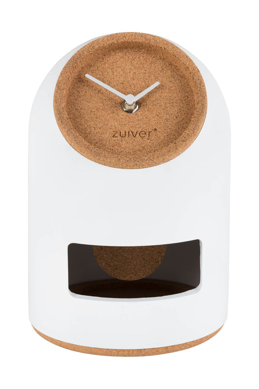 Uhr Tischuhr UNO WHITE von ZUIVER mit Korkzifferblatt und weißem Gehäuse, Gesamtansicht von vorne.