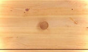 Oberflächendetail der Schubladenkommode VITA 2+3 mit Holzmaserung und Astlöchern der Kiefer massiv.