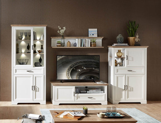 Wohnwand JASMIN UH82 Pinie weiß, 4-teilig im Landhausstil mit offenen Regalen und TV-Element in Gesamtansicht.