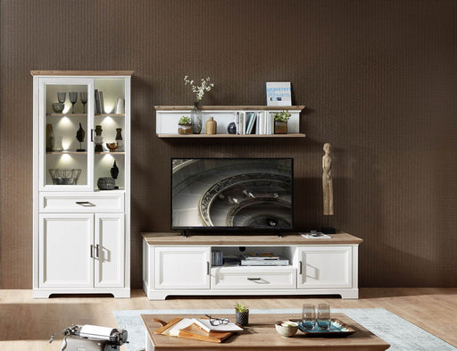 Wohnwand JASMIN UH83 Pinie weiß 3-teilig mit TV-Board, Vitrinenschrank und Wandregal in Gesamtansicht.