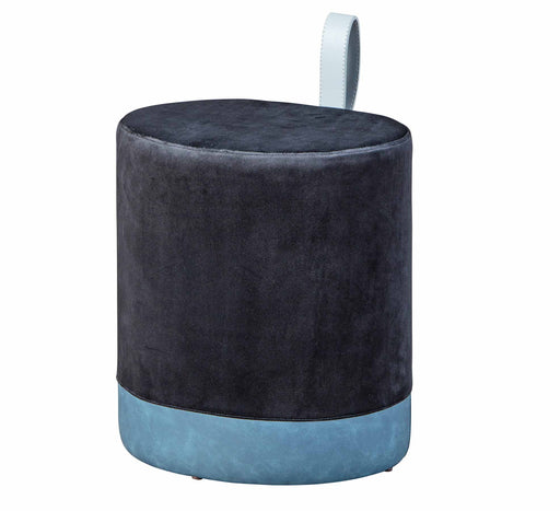 Hocker Polsterhocker OSANE in Gesamtansicht mit dunkelgrauem Samtoberteil, hellblauem Samtunterteil und Tragegriff.