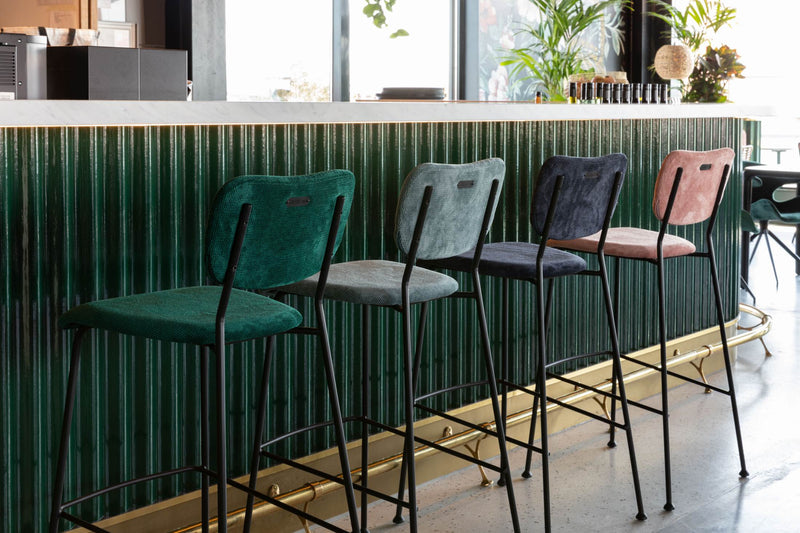 Barhocker BENSON GREEN von ZUIVER mit trendigen Cordstoff