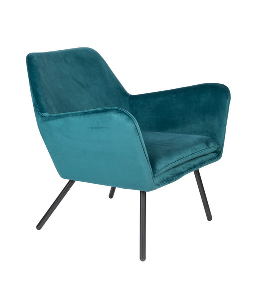 Retro Sessel BON Velvet Blue mit petrolblauem Samtbezug und schwarzen Holzbeinen in Gesamtansicht.