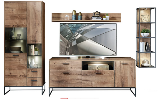 Gesamtansicht der Wohnwand MANHATTAN VV88 Haveleiche Cognac mit Vitrinenschrank, TV-Lowboard und Wandregal.