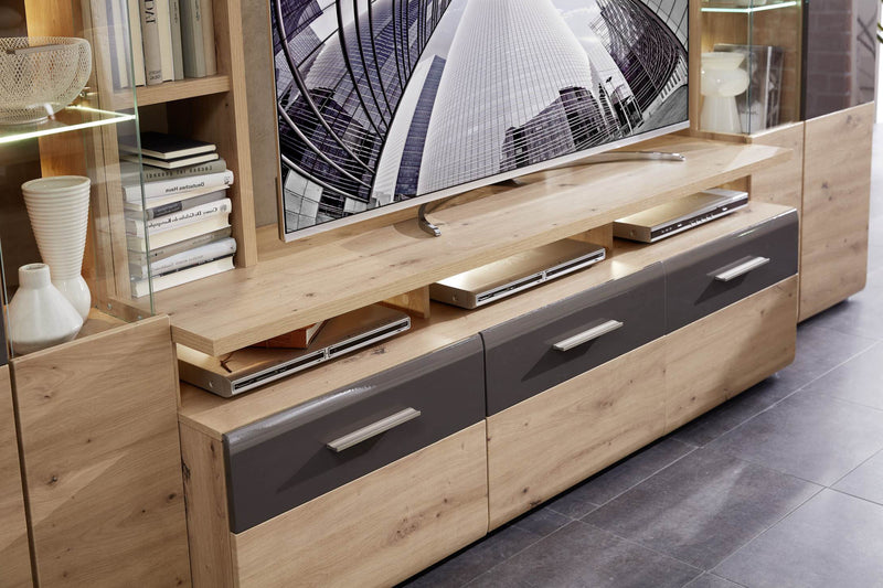 Wohnwand BAJAZZO TWO HH81 Artisan Eiche Nachbildung montiert