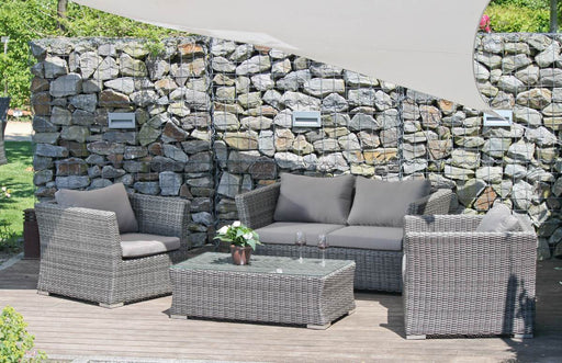 Garten Lounge Gruppe AVILA 4-teilig inkl. Kissen in Gesamtansicht mit Sofa, zwei Sesseln und Couchtisch auf Terrasse.