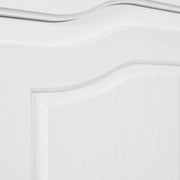 Detailansicht der gewellten Oberkante des Kleiderschranks ISNY 4 Türen Kiefer massiv weiß im Landhausstil.