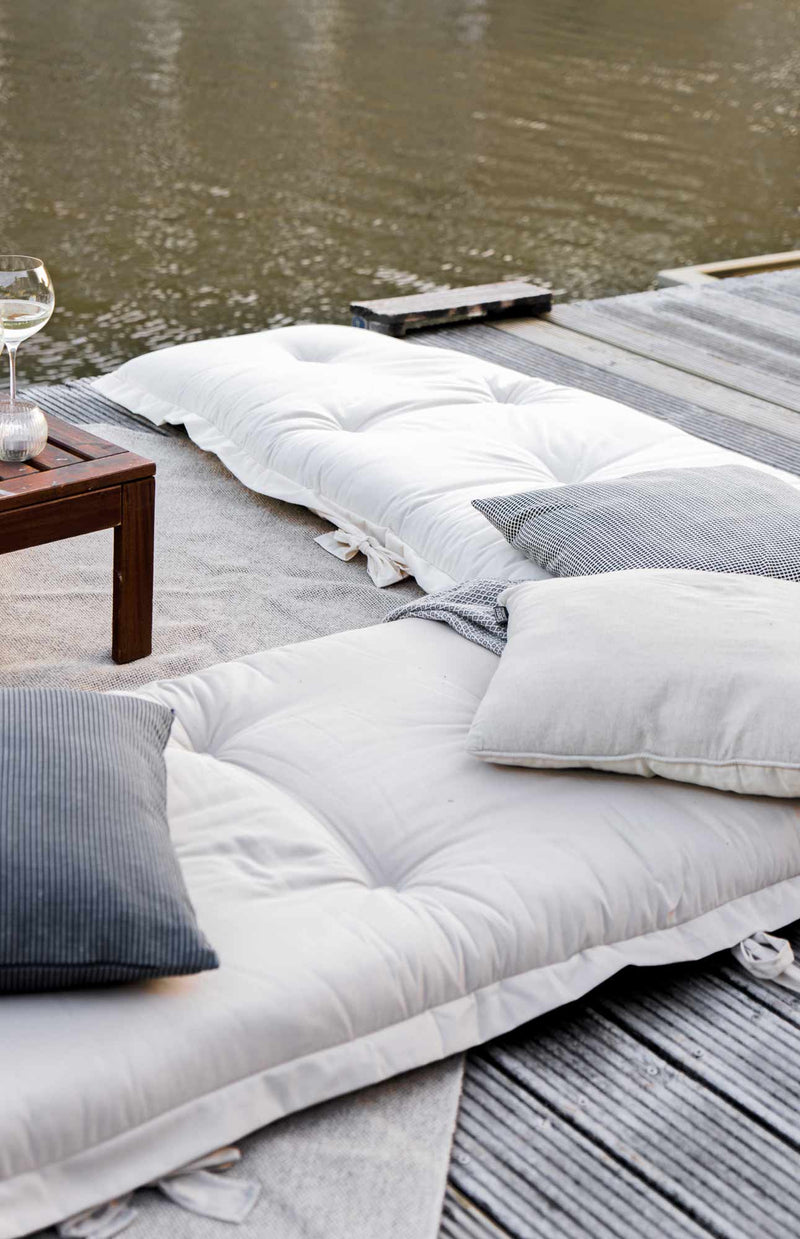 Outdoor-Polster Futonmatratze SIT and SLEEP OUT von Karup drei Farben
