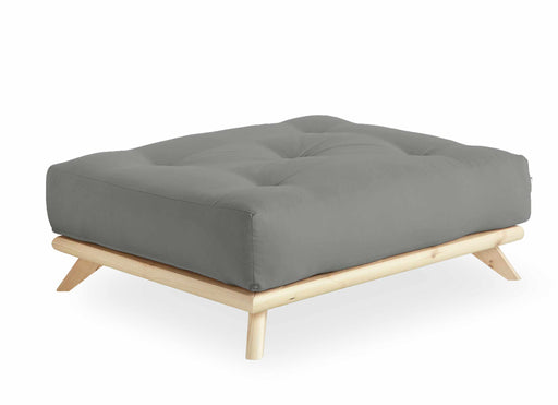 Hocker SENZA mit grauem Polster und Kiefer-Holzgestell, Gesamtansicht von vorne.