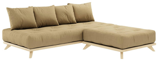 Ecksofa SENZA Sofa aus DAYBED mit Hocker in Beige, Gesamtansicht mit Kiefer-Gestell in Natur.