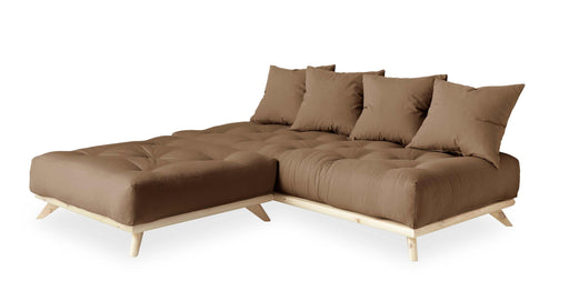 Ecksofa SENZA Sofa aus DAYBED mit Hocker, Gestell Kiefer natur, braunes Polster, Gesamtansicht von links.