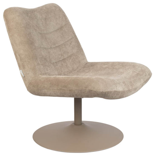 Zuiver Lounge Sessel BUBBA Beige mit geschwungenem Rückenlehne und drehbarem Metallfuß in Gesamtansicht.