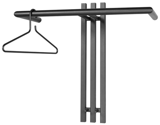 Wandgarderobe SENZA mit schwarzem Stahlrohr, vertikalen Streben und hängender Kleiderbügel in Gesamtansicht.