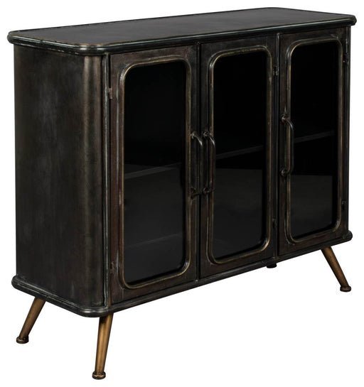 Vintage Metall Sideboard DENZA von DutchBone in Gesamtansicht mit drei Glastüren und angewinkelten Metallbeinen.