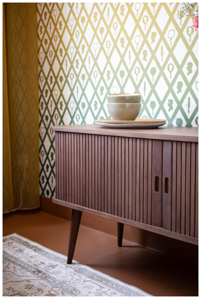 Sideboard BARBIER WALNUSS von ZUIVER mit Rollo Schiebetüren