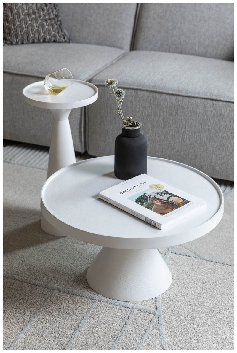 Runder Couchtisch FLOSS WHITE von Zuiver aus Aluminiumguss Ø 60 cm