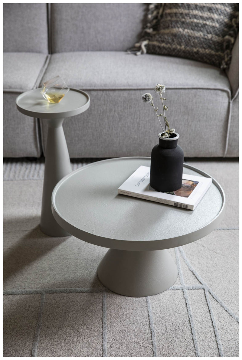 Runder Couchtisch FLOSS GREY von Zuiver aus Aluminiumguss Ø 60 cm