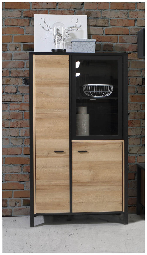 Highboard HIGH ROCK mit 3 Türen in Riviera Eiche Optik und Schwarz, Gesamtansicht mit offener Glastür.