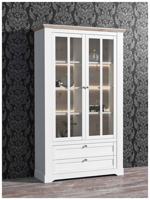 Vitrinenschrank ILOPPA 2-trg. 2 Schubladen Optik Schneeeiche, Forte in Gesamtansicht mit verglaster Front.